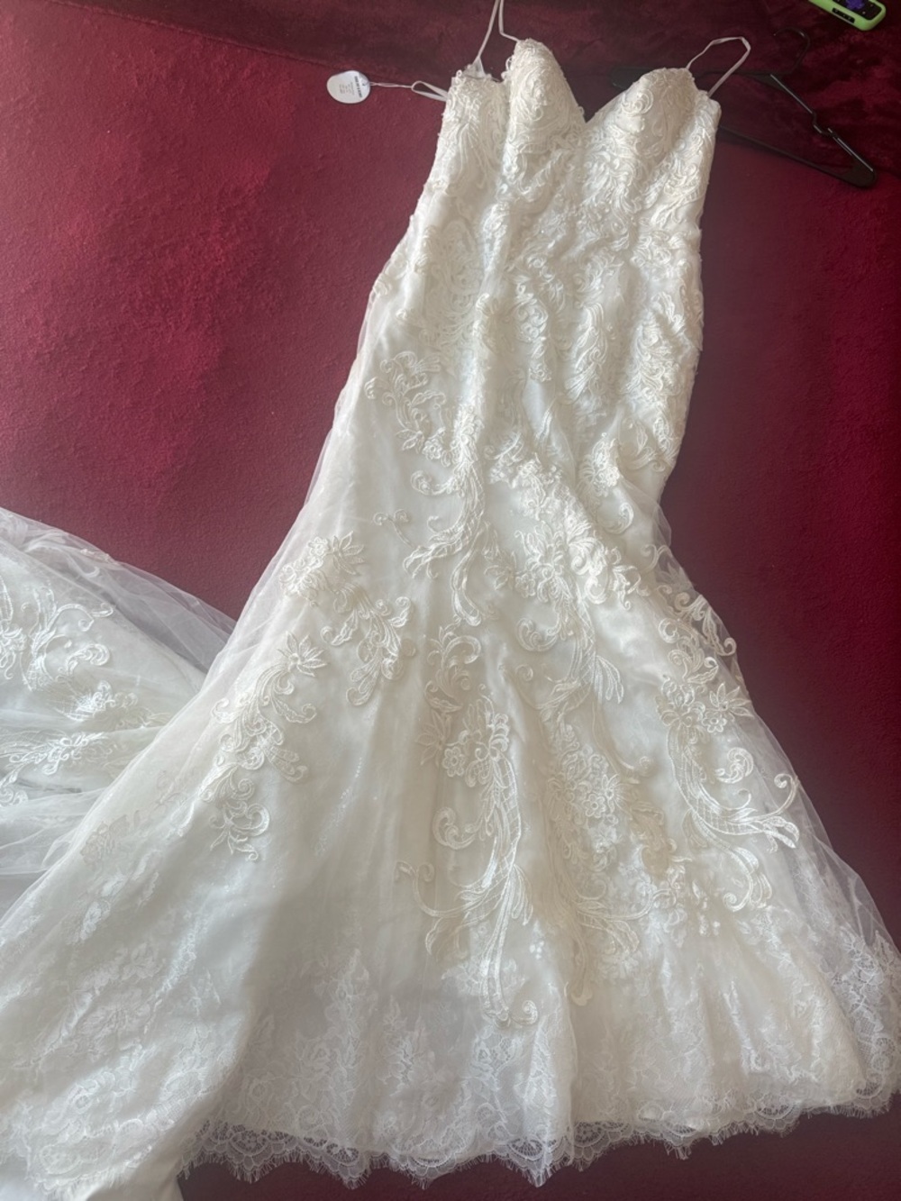 Elegant White Lace Wedding Dress with Sweetheart Neckline
